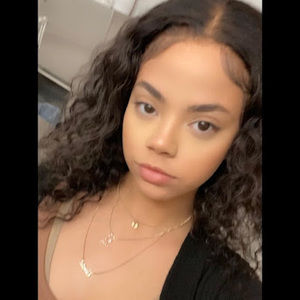 Meet your Posher, Caitlin